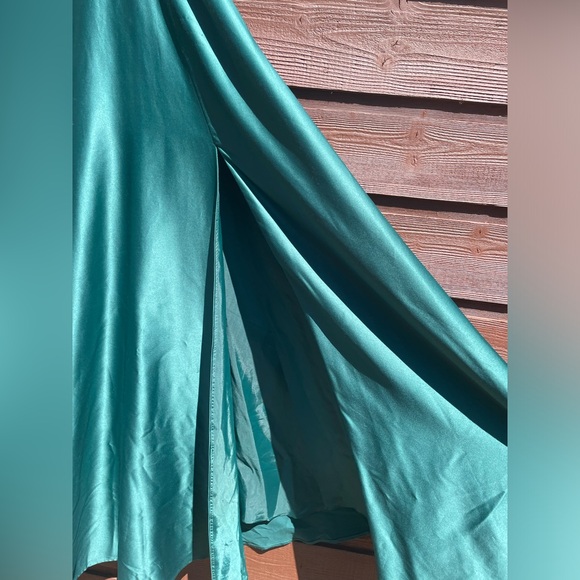 Women’s Emerald green cowl neck prom dress - Picture 4 of 8